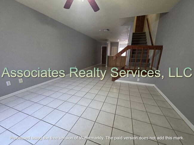 Building Photo - 2 bed/1.5 baths in Shell Rock Villas- 2 We...