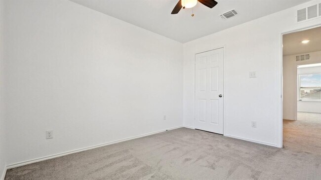 Building Photo - 141 Miracle Dr