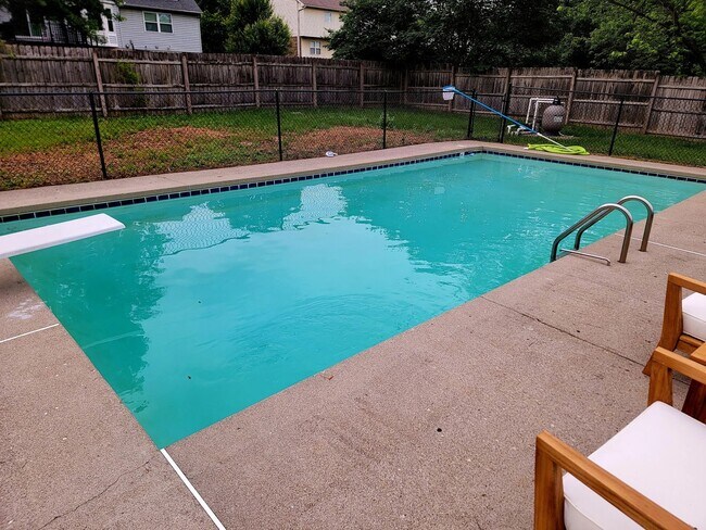 Building Photo - Spacious 3 Bedroom with Outdoor Pool in Mason