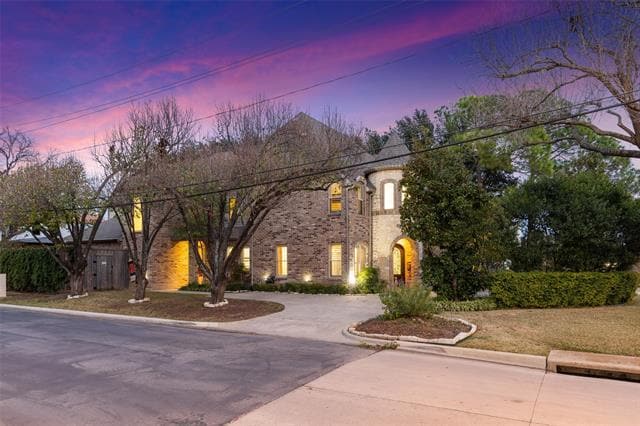 Building Photo - 6405 Royal Ln