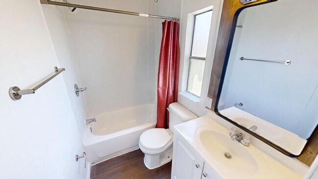 Building Photo - "Charming 3-Bed, 2-Bath Retreat in Gatesvi...