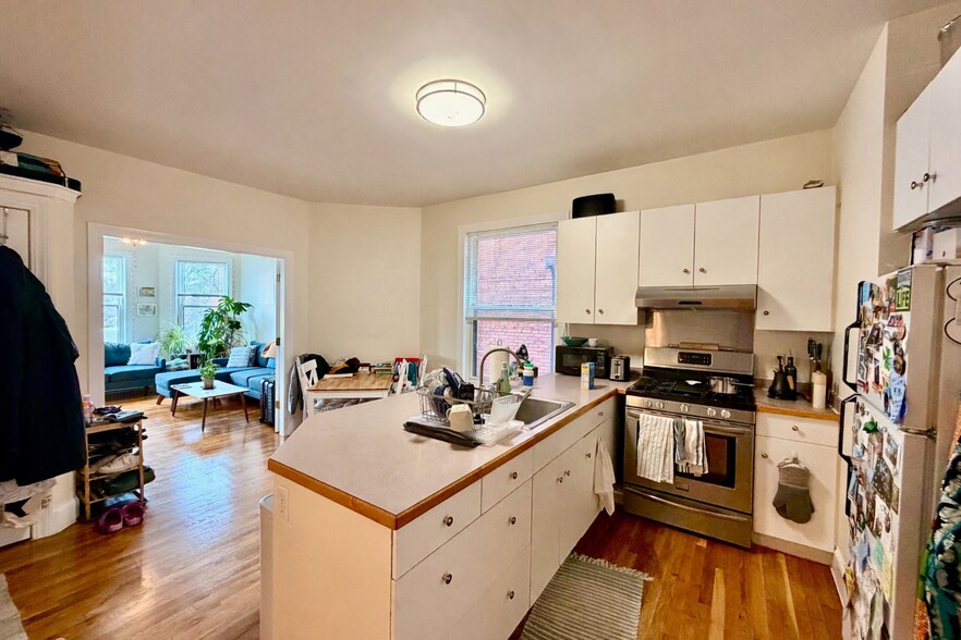 Building Photo - 35 Harvard St