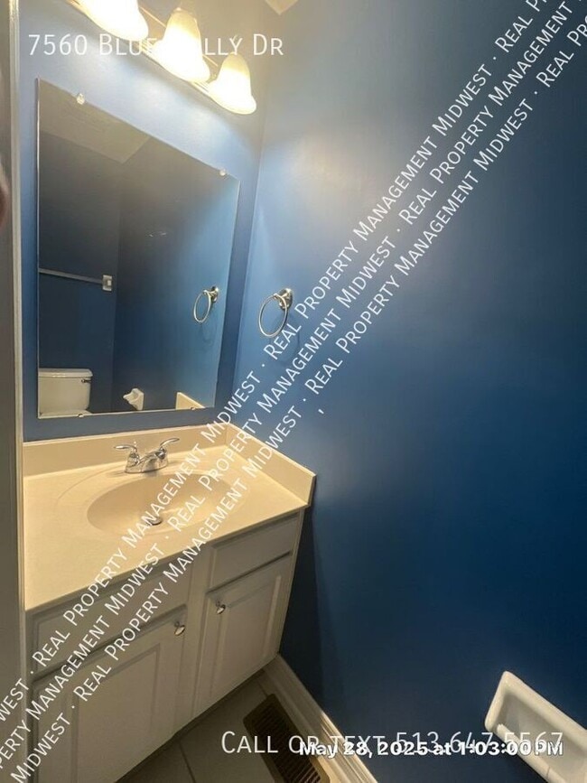 Building Photo - 7560 Blue Holly Dr