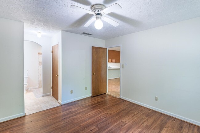 Building Photo - Updated 2BR Townhome Near Clayton State with Fenced Yard