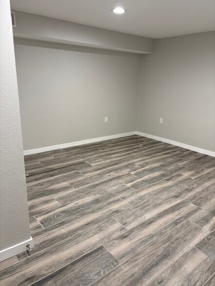 Building Photo - 106 W North St