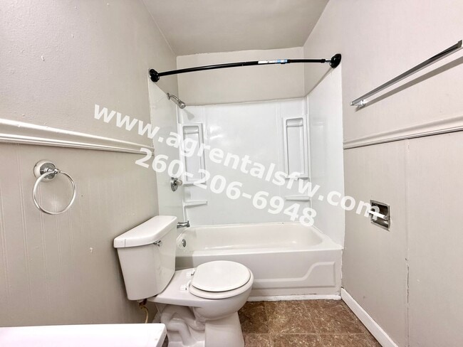 Building Photo - 3 Bedroom