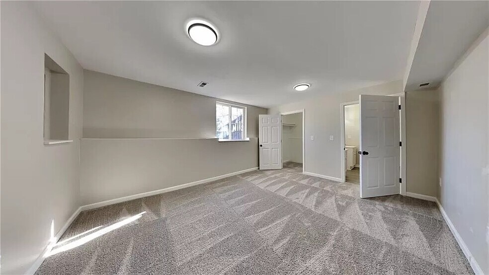 Building Photo - 21670 S Main St