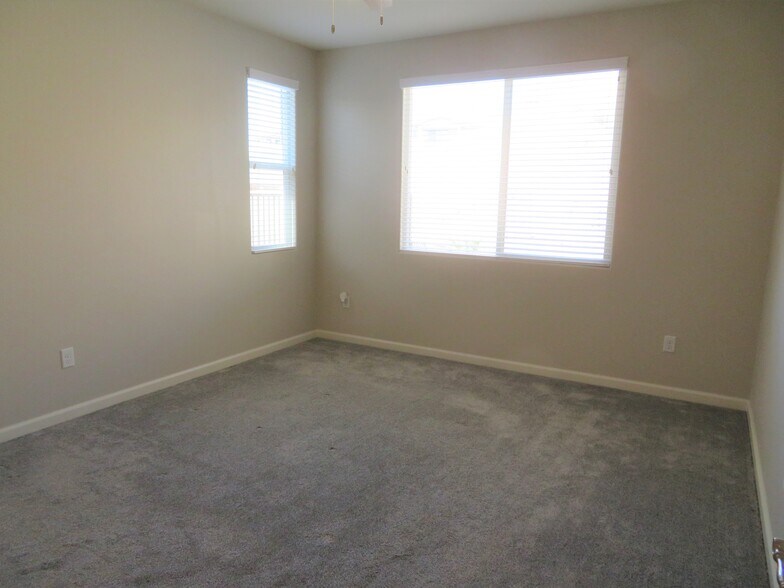 Master Bedroom - view 1 - 1301 Catalina Rdg