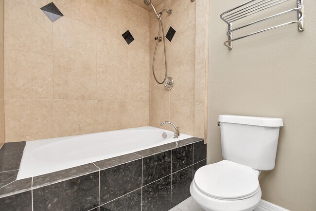 Building Photo - 2111 Welch St