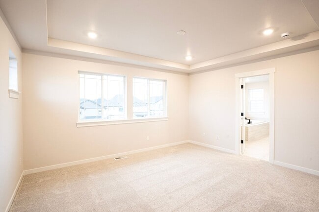 Building Photo - Stunning new construction!
