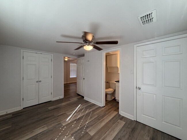 Building Photo - 3529 Topeka St