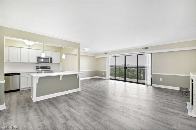 Building Photo - 12550 Lake Ave