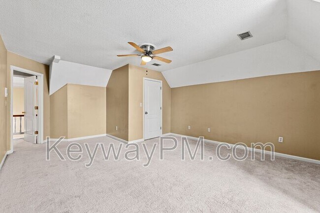 Building Photo - 15 Mulberry Ln