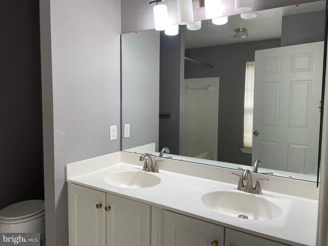 Building Photo - 30 Bridle Ct