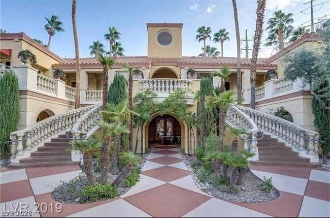 Building Photo - 230 E Flamingo Rd