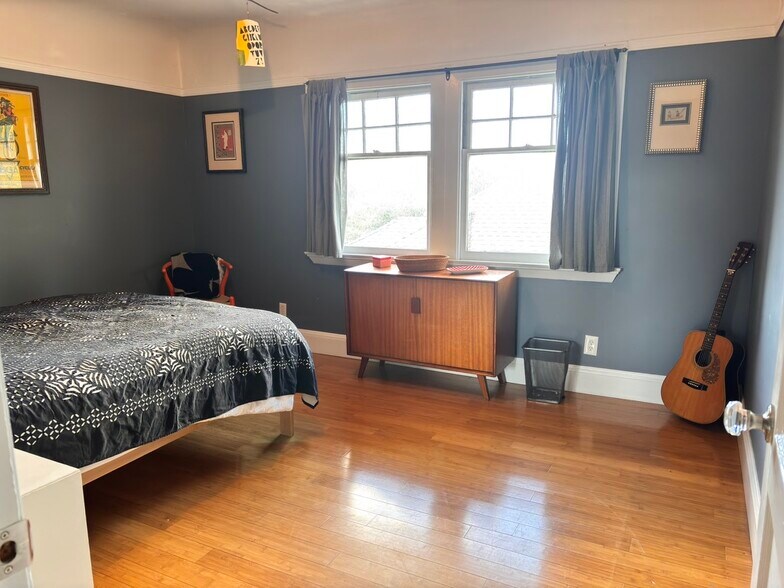 Building Photo - 238 Mather St