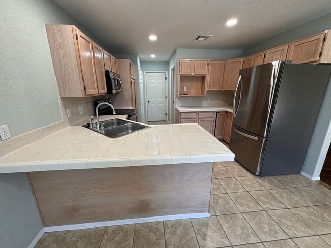 Building Photo - $700 off first months rent** Welcome to your new home sweet home in the charming Los Colinas area!