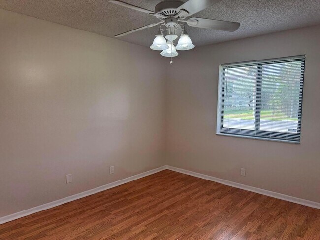 Building Photo - 3710 N Pine Island Rd