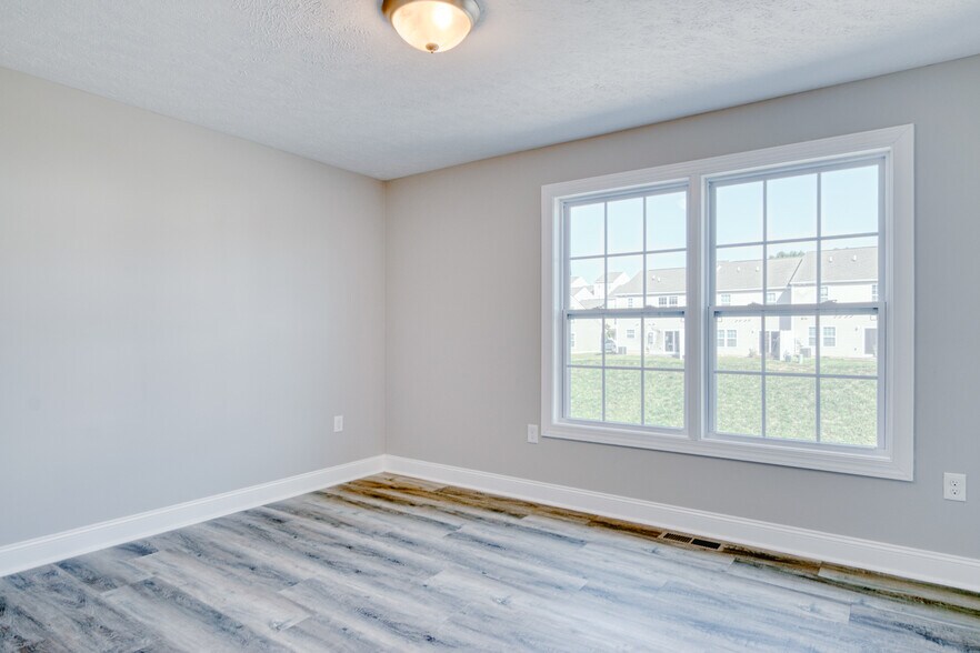 Building Photo - 150 Twisted Oak Dr NW