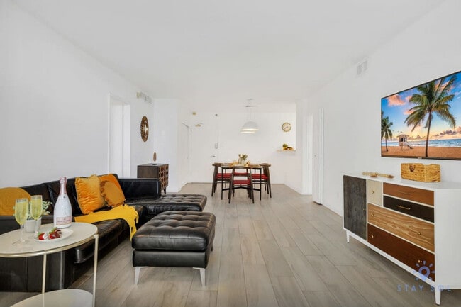 Building Photo - 5151 Collins Ave