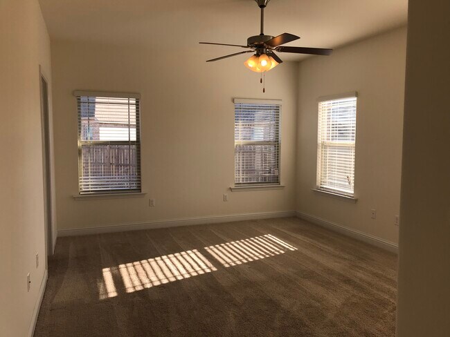 Master bedroom - 3776 River Trace Dr
