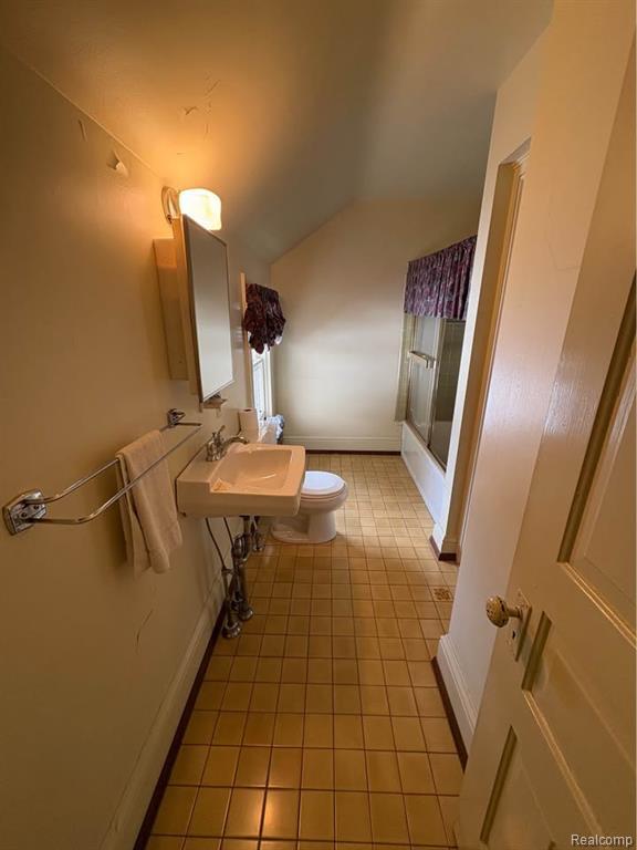 Building Photo - 426 E 4th St