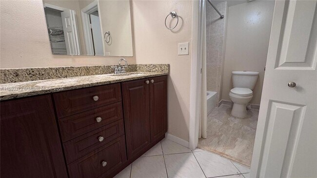 Building Photo - 227 Lakeview Dr
