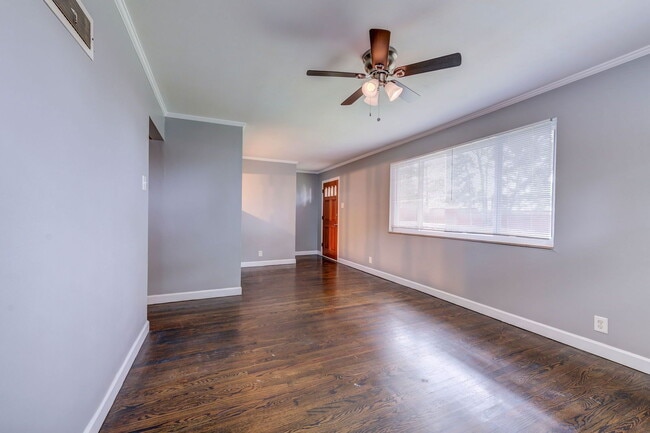 Building Photo - 212 Lakeside Dr