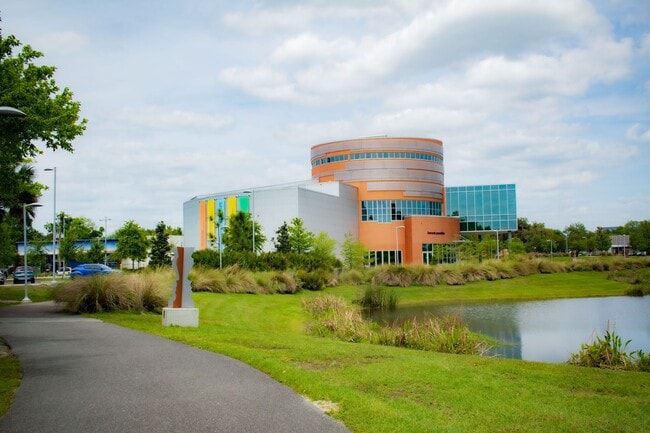 Building Photo - NOW LEASING FOR FALL 2026