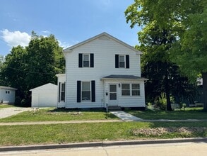 Building Photo - Newly Remodeled 4 Bed House Available Now!