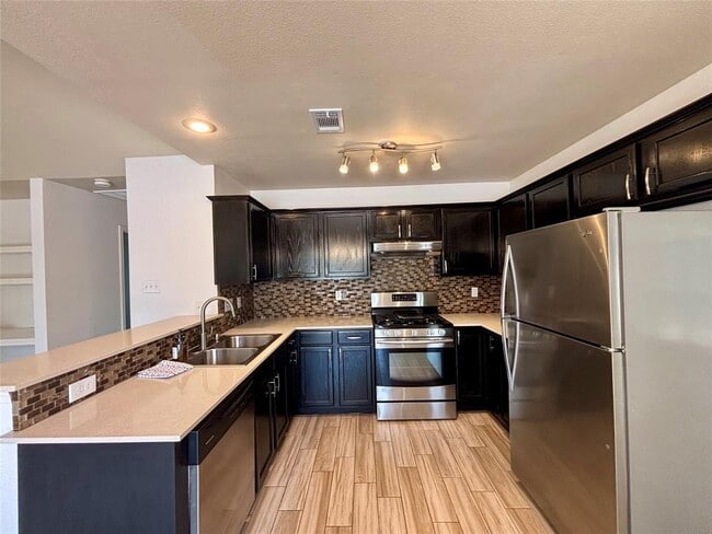 Building Photo - 808 Lone Star Dr