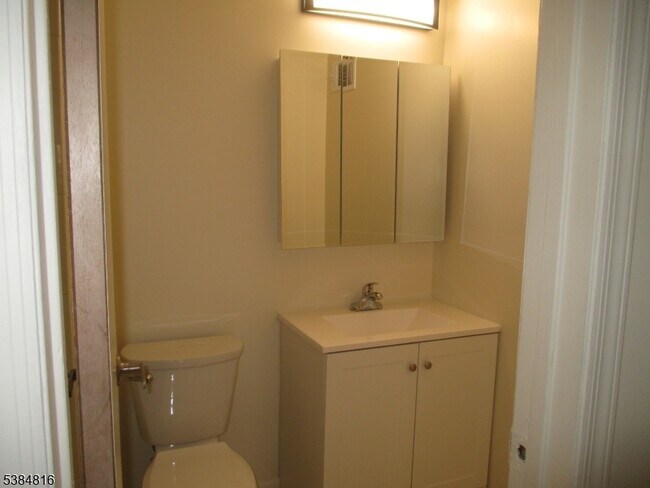 Building Photo - 181 Long Hill Rd