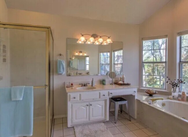 Building Photo - 4009 E 88th St