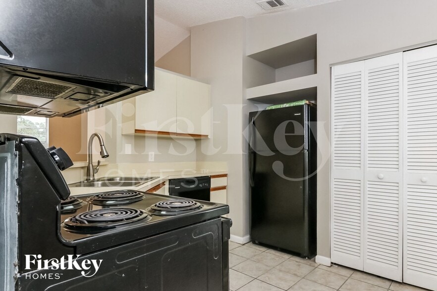 Building Photo - 1274 SW Byron St