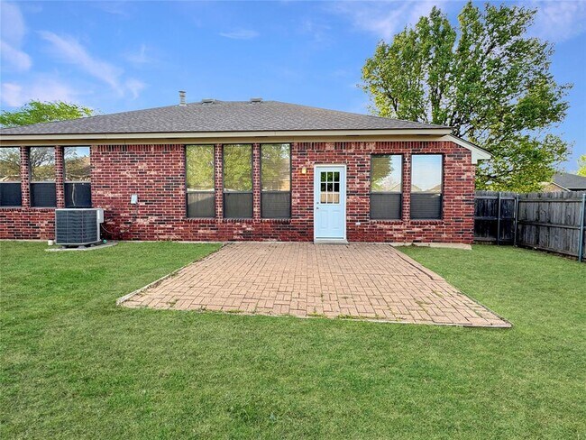 Building Photo - 14021 Harvest Cir