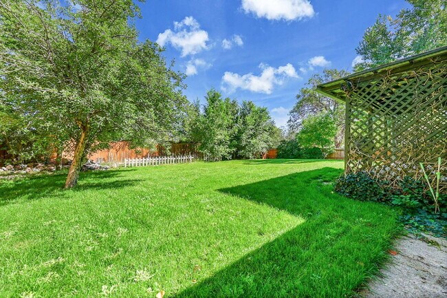 Building Photo - $2,675 - 4 Bed, 2 Bath Home in Aurora with...