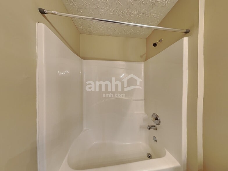 Building Photo - 223 Vernon Walk