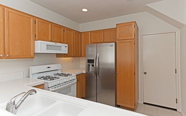 Building Photo - Spacious Home within the Legends Community...