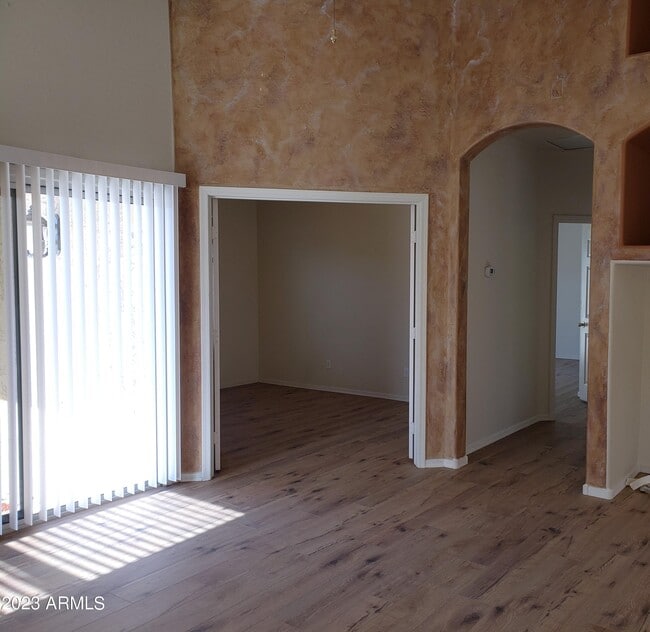 Building Photo - 11037 W Granada Rd