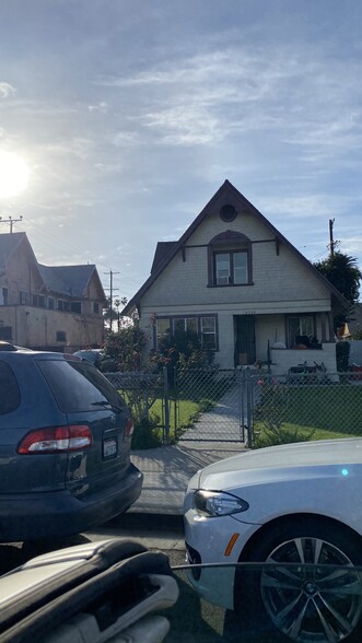 Building Photo - 4719 S Gramercy Pl