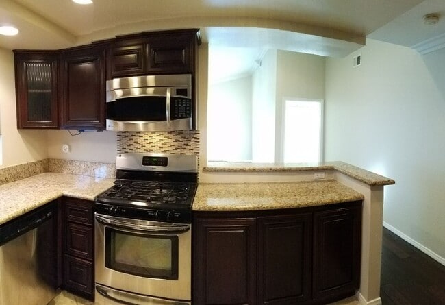 Building Photo - Beautiful 2 Bedroom Home in Irvine