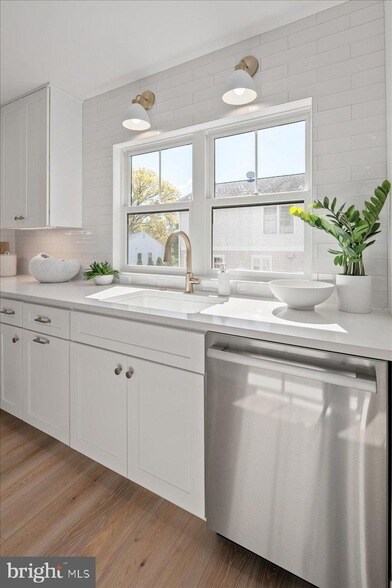 Building Photo - 911 N Irving St