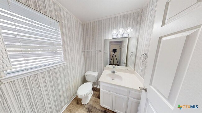 Building Photo - 609 Man O War Dr