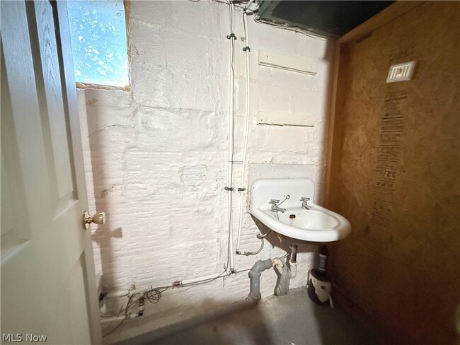 Building Photo - 837 Eastland Ave