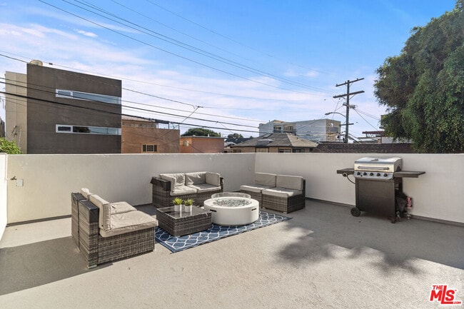 Building Photo - 38 Paloma Ave