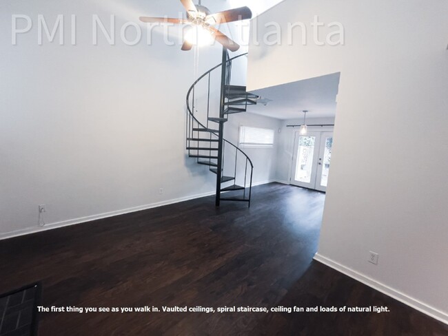 Building Photo - Pet Friendly End Unit!