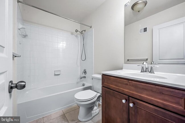 Building Photo - 644 Shore Forest Dr