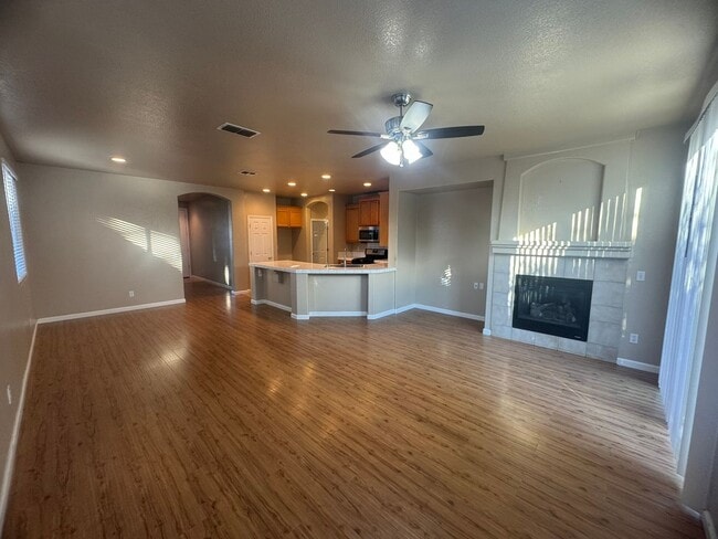 Building Photo - Spacious 4 Bedroom Home in Elk Grove