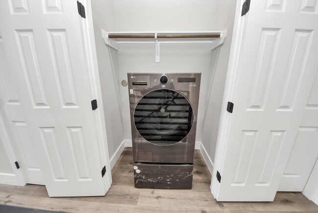 Building Photo - 19104 Sears Dr