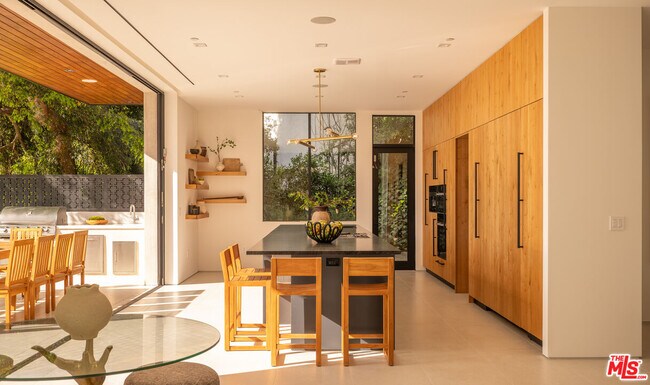 Building Photo - 12752 Mulholland Dr